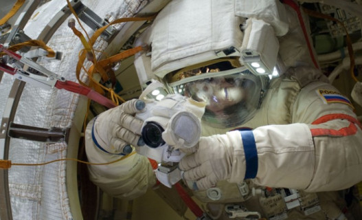 russian-cosmonaut-nikon-in-space-710x431