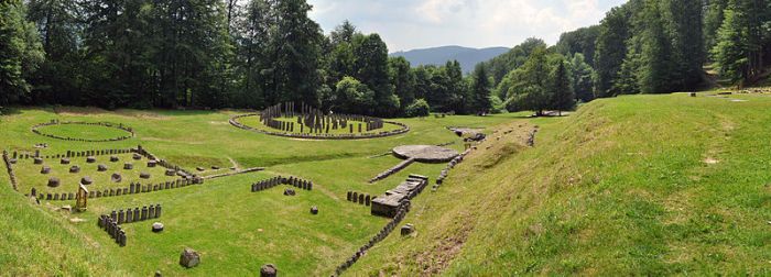 sarmizegetusa_regia_panorama_incina_sacra