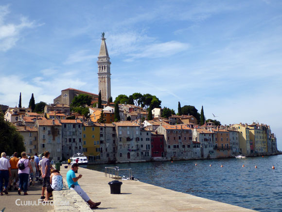 Orasul Rovinj si turla Catedralei