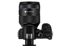 Samsung NX30 cu obiectivul 16-50 S